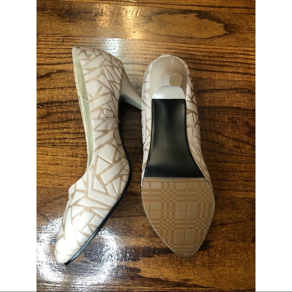 Brand new heels - Picture 3 of 3